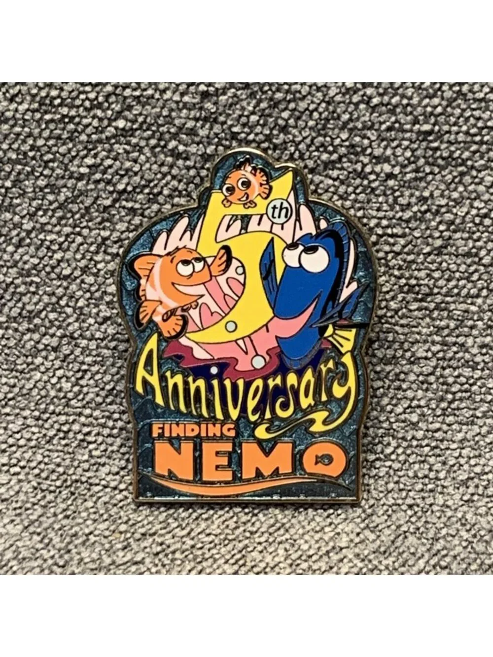 Disney Parks Pixar Finding Nemo 5th Anniversary Dory Marlin Pin LE 1500 Kg